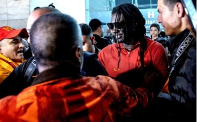Galatasaray'da Gomis sesleri; geri d�n�yor