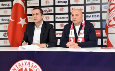 Antalyaspor'da teknik direkt�r U�urlu i�in imza t�reni
