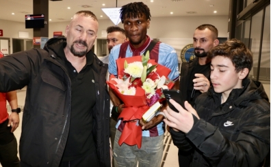 Trabzonspor'un yeni transferi Chibuike Nwaiwu, Trabzon'a geldi