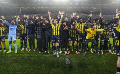 S�per Kupa'y� kazanan Fenerbah�e, 2026 y�l�na kupayla ba�lad�