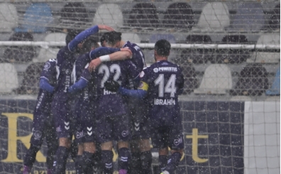 Ankara Ke�i�reng�c�, kar alt�nda Mame Diouf ile kazand�!