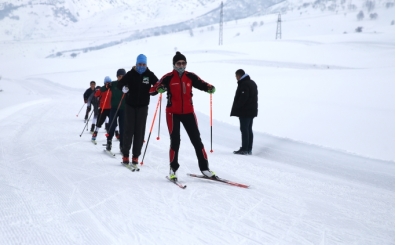 Bitlisli kayak��lar dondurucu so�ukta yar��malara haz�rlan�yor