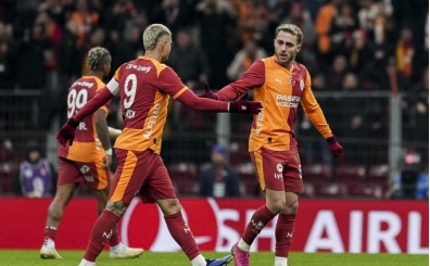 Zeki Uzundurukan: 'G.Saray taraftar�n�n sesine kulak verin!'