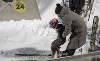 Çocuklar, cesaret gerektiren kayakla atlamaya hazırlanıyor