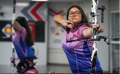 Okçulukta dünya şampiyonu olan 14 yaşındaki sporcunun hedefi milli forma