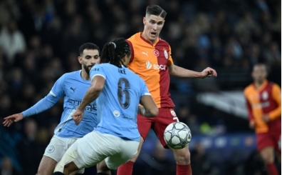 Galatasaray'da iddialar sonras� istifa karar�