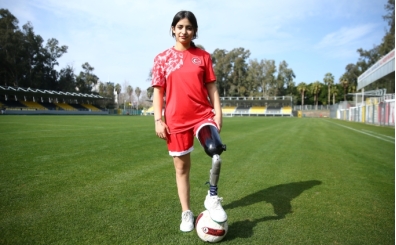 Enkazdan sonra Tu�ba ye�il sahada moral buldu