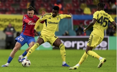 Fenerbah�e beraberli�i sonras� ba�kan ��ld�rd�: 3 futbolcuya kap�y� g�sterdi