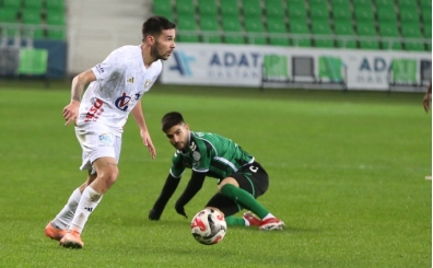 Erzurumspor, Sakarya'da tek golle 3 puan� ald�