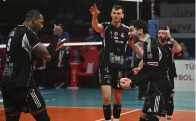 Halkbank, deplasmanda Akku� Belediye'ye set vermedi