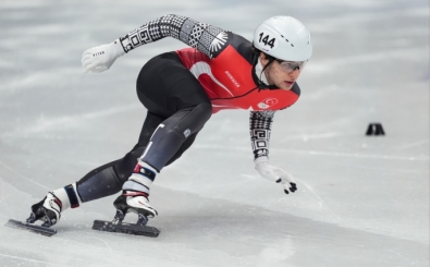 Milli sporcu Denis Örs, kısa kulvar sürat pateni erkekler 500 metre çeyrek finalinde elendi