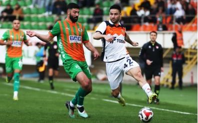 Ba�ak�ehir, Alanya'da ilk yar� buldu�u gollerle g�ld�!