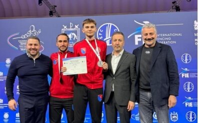 Candeniz Berrak, erkekler k�l�� kategorisinde g�m�� madalya ald�