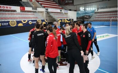 A Milli Kad�n Hentbol Tak�m�, �ekya ma�� haz�rl�klar�n� Kastamonu'da s�rd�rd�