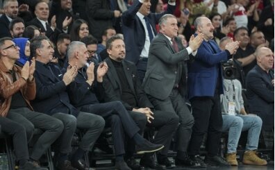 Bakan Bak: 'Bu ak�am milli tak�m�m�z bir destan yazd�'