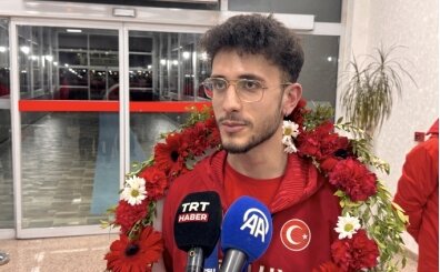 Furkan Akar, Erzurum'da �i�eklerle kar��land�!