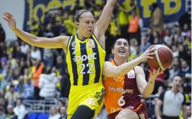 Fenerbah�e Opet derbide avantaj� kapt�!