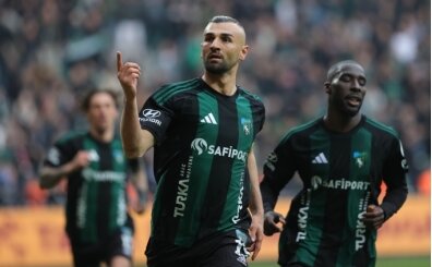 Serdar Dursun'un minik taraftara yapt��� jest g�ndem oldu