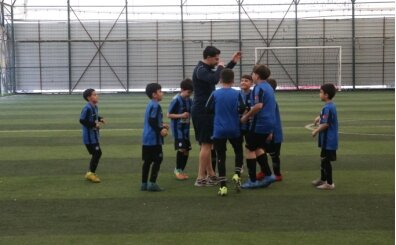 Okul sald�r�s�nda hayat�n� kaybeden Bayram Nabi �i�ik'in antren�r� ve tak�m arkada�lar� h�z�nl�.