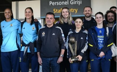 Fenerbah�e Opet, �ampiyonluk kupas�yla beraber yurda d�nd�!
