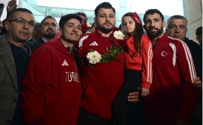 R�za Kayaalp'e ba�kentte co�kulu kar��lama