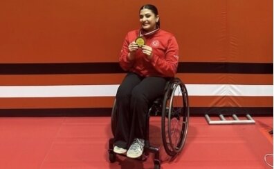 Milli para masa tenis�i �rem Oluk'tan alt�n madalya