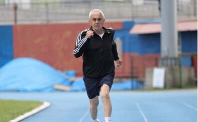 78 ya��ndaki emekli bankac� atletizmde pistlerin tozunu att�r�yor