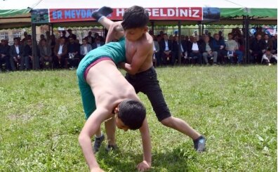 Kars'ta 111. kez pehlivanlar bulu�tu
