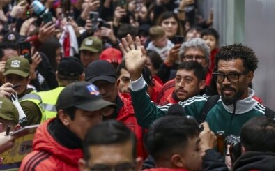 Dünya Kupası'nın yıldızı Vozinha, Şili'de kahraman gibi karşılandı
