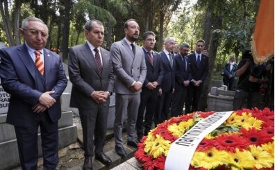 Ali Sami Yen kabri ba��nda an�ld�