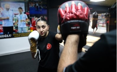 Dünya ve Avrupa şampiyonu Asuman Çığlıoğlu kick boksta yeni başarıların peşinde