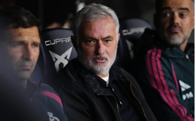 Jose Mourinho'dan VAR tepkisi: 'Bar�a'ya k�rm�z� ��kmad�'