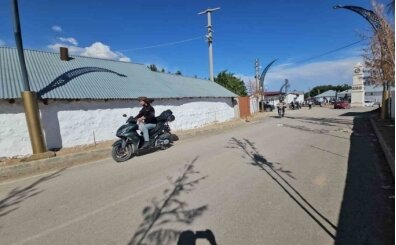 Motosiklet tutkunları Süphan Dağı'nda 3 bin 147 metreye çıktı