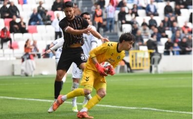 Altay'da kaleci Ula�'tan b�y�k �zveri