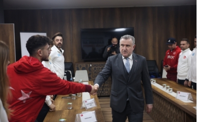 Bakan Bak 2026 K�� Olimpiyatlar�'na kat�lacak milli sporcular� kabul etti