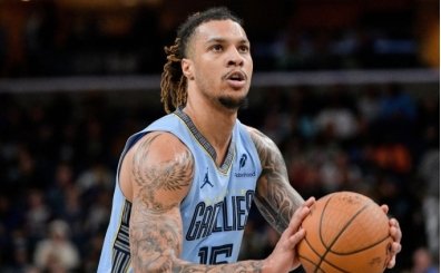 Grizzlies, sezon açılışında Brandon Clarke'ı andı