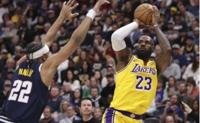 LeBron, Kareem Abdul-Jabbar'�n rekorunu k�rarak NBA tarihine ge�ti!