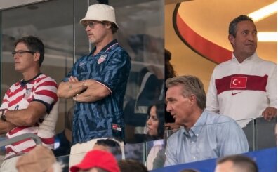 Ali Ko� ve Brad Pitt, T�rkiye-ABD ma��n� yan yana izledi!
