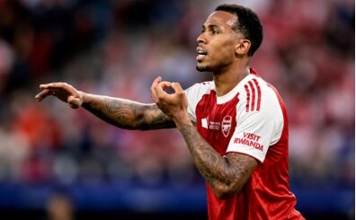 Arsenal taraftar�ndan Gabriel'e dev jest!