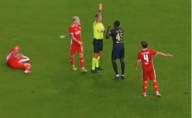 Mbaye Diagne, 14 dakikada k�rm�z� kart g�rd�!