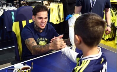Ederson, Fenerbah�eli taraftarlarla bir araya geldi