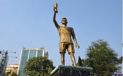 Hindistan'daki Lionel Messi heykeli i�in y�k�m karar�!