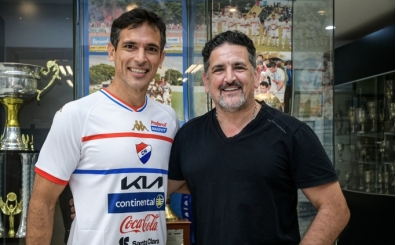 Santa Cruz, 44 ya��nda transfer oldu!