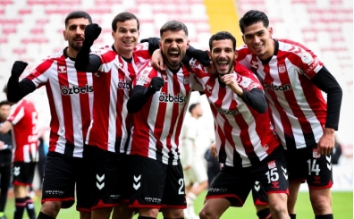 Sivasspor'un deplasmandaki 5 ma�l�k galibiyet hasreti sona erdi