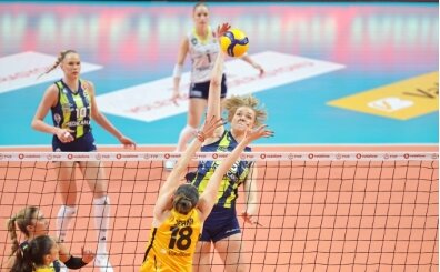 Fenerbah�eli Agnieszka Korneluk voleybolu b�rakt�!