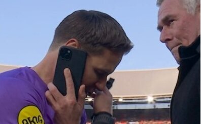 Hakem ma�� durdurup telefonla konu�tu