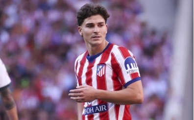 Barcelona'ya Julian Alvarez cezas�!