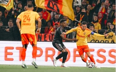 Lens, 10 kişiyle Lyon'u devirdi