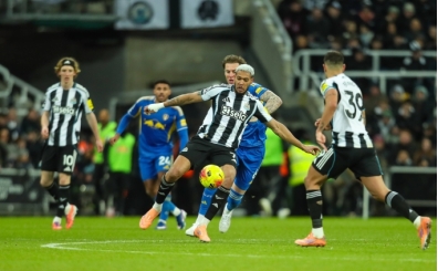 Nefes kesen maçta Newcastle, Leeds'i yıktı!