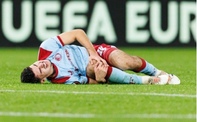 Avrupa gecesi kabusa d�nd�! Van Persie o�lunu g�zya�lar�yla izledi